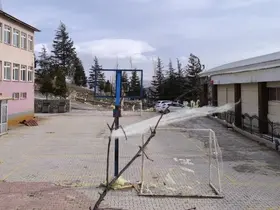 Fırtınada okulun çatısı uçtu