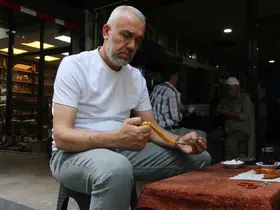 Fiyatı 10 bin doları bulabiliyor, tespih sevdalıları borsasında buluşuyor
