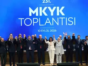 Foça Belediye Başkanı Saniye Bora Fıçı AK Parti’ye katıldı
