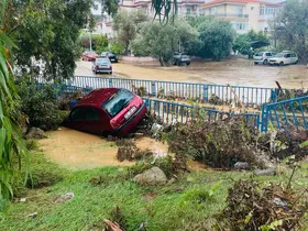 Foça'da yoğun yağış sele yol açtı: 1 kişi kayıp