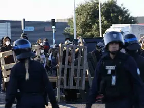 Fransa’da "Her şeyi durduralım" protestosu: Yollar kapatıldı, 103 kişi gözaltına alındı
