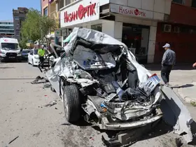 Freni patlayan kamyon caddeyi savaş alanına çevirdi: 10 araç zarar gördü, 5 yaralı
