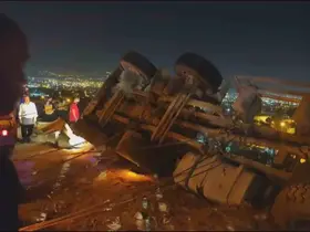 Freni patlayan kamyon devrildi, sürücü kayıplara karıştı

