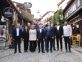 Fuat Oktay, Ulus’ta vatandaş ve esnafla bir araya geldi
