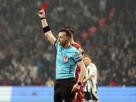 Galatasaray-Beşiktaş derbileri bol kırmızı kartlı geçiyor!
