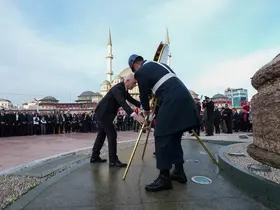 Gazi Mustafa Kemal Atatürk, Taksim Meydanı’nda düzenlenen programla anıldı
