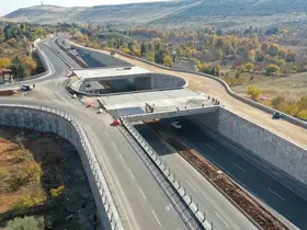 Gaziantep Büyükşehir, köprülü kavşak yatırımlarını kent genelinde sürdürüyor

