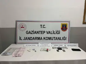 Gaziantep'te 4 bin 587 adet captagon hap ele geçirildi: 4 şahıs tutuklandı