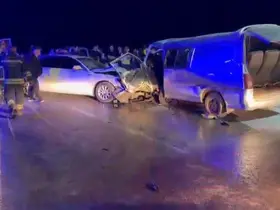 Gaziantep’te 2 araç kafa kafaya çarpıştı: 1 ölü, 12 yaralı

