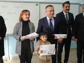 Gaziantep’te 690 bin öğrenci karne heyecanı yaşadı
