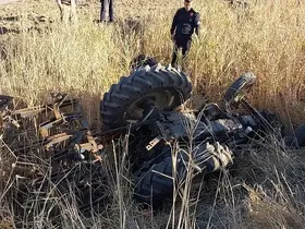 Gaziantep’te devrilen traktörün sürücüsü hayatını kaybetti
