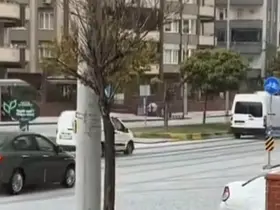 Gaziantep’te dolu etkili oldu: Cadde ve sokaklar beyaza büründü
