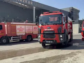 Gaziantep’te fabrika yangınında 2 kişi dumandan etkilendi
