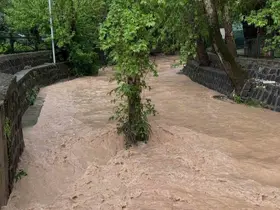 Gaziantep’te fırtınada çatılar uçtu, dereler taştı
