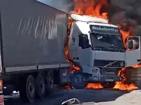 Gaziantep’te seyir halindeki tır alev aldı

