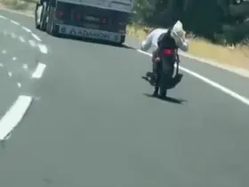 Gaziantep’te yoğun trafikte tehlikeli motosiklet yolculuğu
