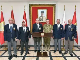 Gazilerden 3’ncü Ordu Komutanı Altuğ Paşa’ya hayırlı olsun ziyareti
