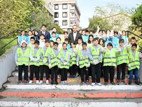 Gaziosmanpaşa’da 1 haftada toplanan 2 ton atık 40 ağacın hayatını kurtardı
