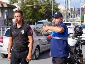 Gaziosmanpaşa’da zabıta ekipleri okul önlerinde görev başında
