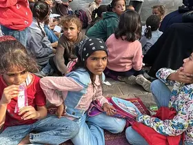 Gazze’de çocuklar enkaza dönen okullarda ders başı yaptı
