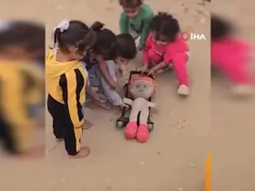 Gazzeli çocukların yürek burkan 'Cenaze oyunu'