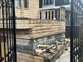 Gebze 14 yaşındaki çocuğun üzerine beton korkuluk düştü
