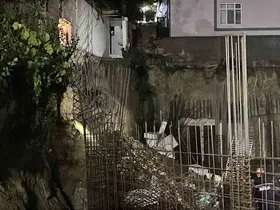 Gebze’de inşaat temeli yanındaki müstakil evin duvarı çöktü, 4 kişilik aile tahliye edildi
