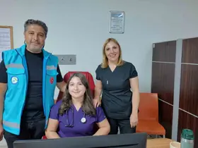 Gediz Devlet Hastanesinde görev yapan hemşire çiftin gururlu ve anlamlı günü
