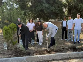 Geleceğe nefes olacak fidanlar toprakla buluştu

