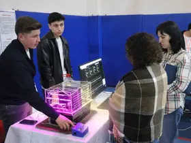 Geleceğin bilim insanları projelerini kendi okulunda sergiledi
