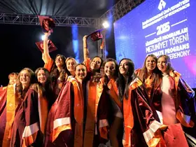 Geleceğin liderleri diplomalarını aldı
