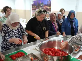 Geleneksel tarhana atölyesine yoğun ilgi
