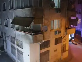 Gemlik’te hasarlı apartman tahliye edildi, sokak trafiğe kapatıldı
