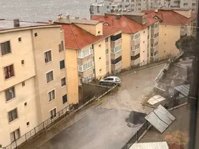 Gemlik’te şiddetli lodos sebebiyle çatılar bir bir uçtu
