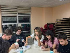 Gençler sanatla üretiyor, yeteneklerini geliştiriyor
