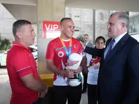 Gençlik ve Spor Bakanı Bak’ı Muğla’da milli sporcular karşıladı
