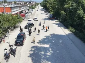 Gerçeğini aratmayan tatbikat: Şahısları yere yatırıp yakaladılar
