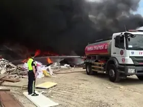 Geri dönüşüm tesisinde yangın paniği
