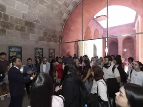 Gevher Nesibe’de tıp fakültesi öğrencilerine ilk ders
