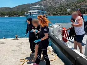 Gezi teknesinde rahatsızlanan vatandaşa tıbbi tahliye
