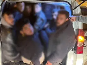 Göçmenleri tıka basa taşırken yakayı ele veren insan tacirine 102 bin TL ceza
