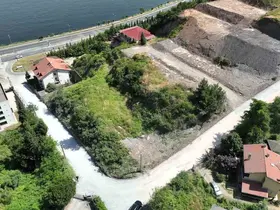 Gölcük Halıdere’de 3 sokakta parke çalışması tamamlandı
