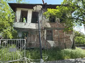 Gölcük’te 2 metruk bina daha yıkıldı

