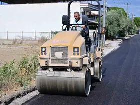 Gölmarmara NATO Caddesi’nde sıcak asfalt çalışması başladı
