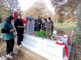 Gördesli öğrenciler şehit öğretmenleri unutmadı
