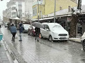 Gördes’te kar yağışı etkili oldu
