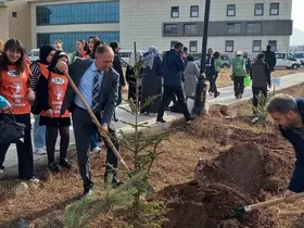 GSİM spor kampüslerine meyve ağacı dikti
