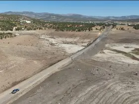 Gülbahar Barajı kuruma noktasına geldi: Eski yol ortaya çıktı
