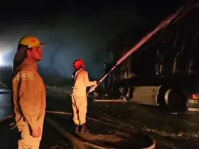 Gülek Tüneli’nde seyir halindeki tır alev alev yandı

