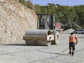 Gülnar’da 5 mahalleyi birbirine bağlayan yol yenilendi
